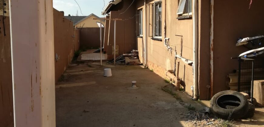 225 Old Spice Road,Zaks Park